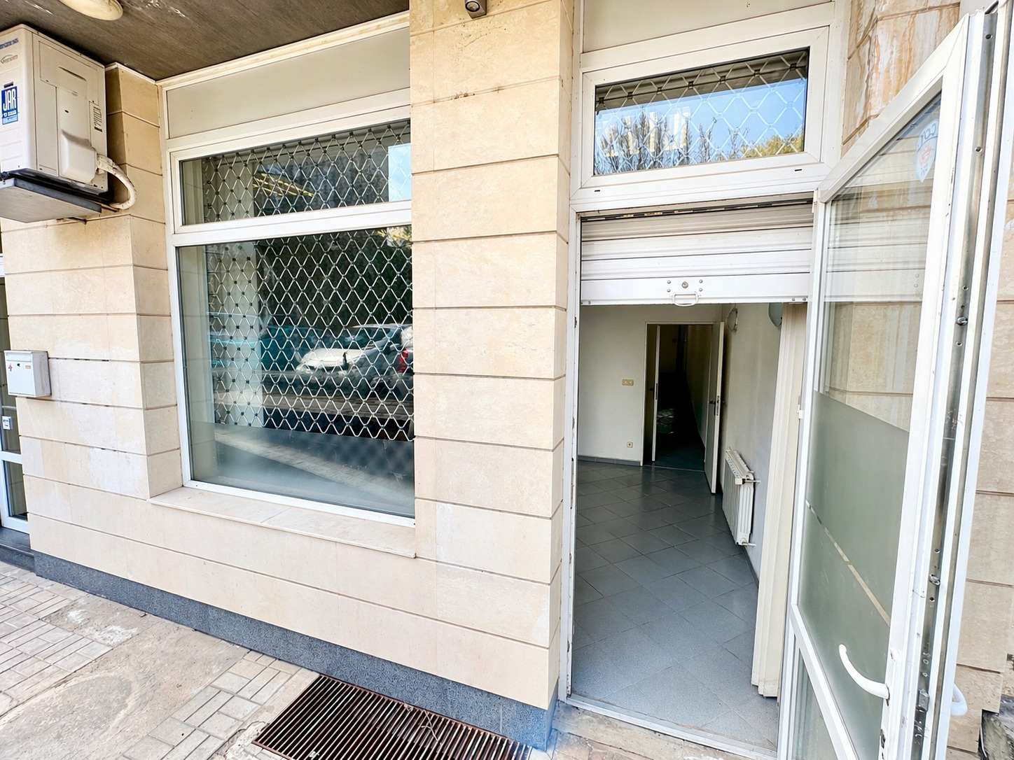 Дава под наем МАГАЗИН, гр. София, Гоце Делчев