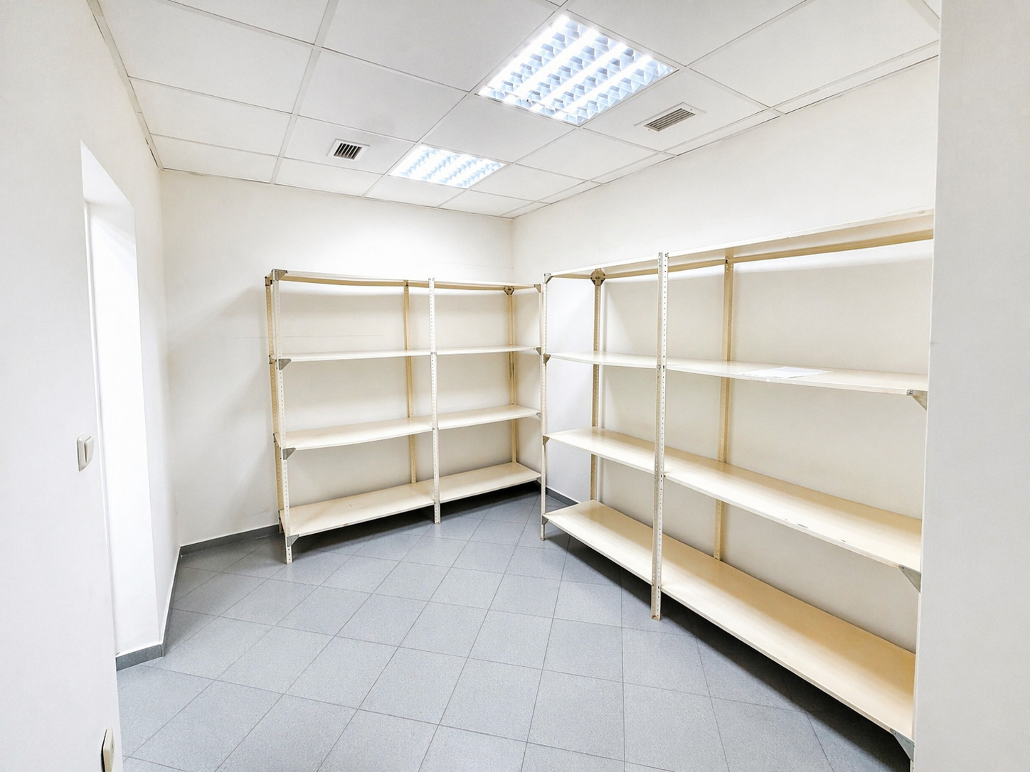 Дава под наем МАГАЗИН, гр. София, Гоце Делчев, снимка 6 - Магазини - 54214308