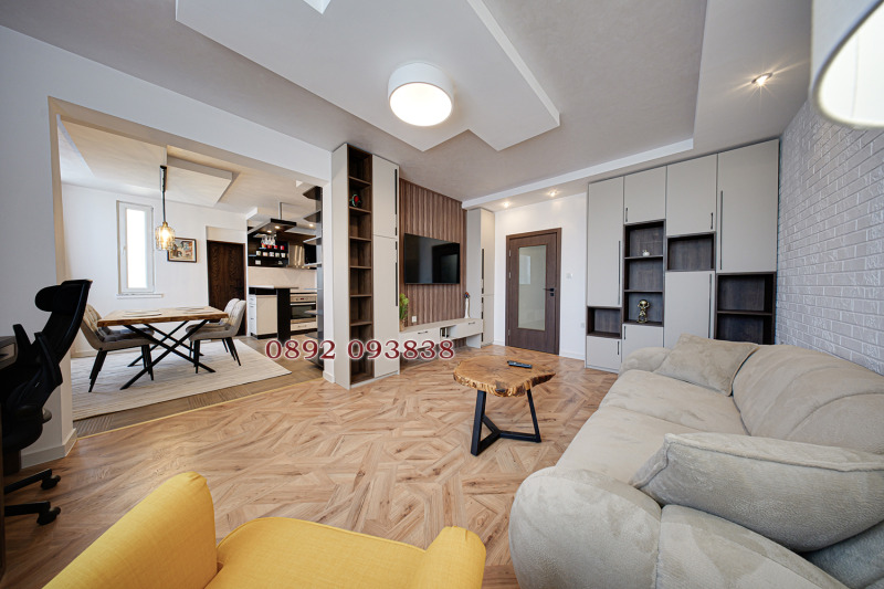 Дава под нем  3-стаен, град София, Център • 1 300 EUR • ID 34030013 — holmes.bg - [1] 