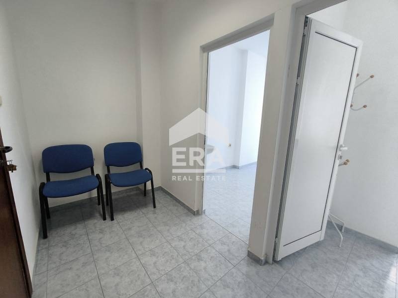 Дава под наем ОФИС, гр. Хасково, Дружба 1, снимка 4 - Офиси - 54146018