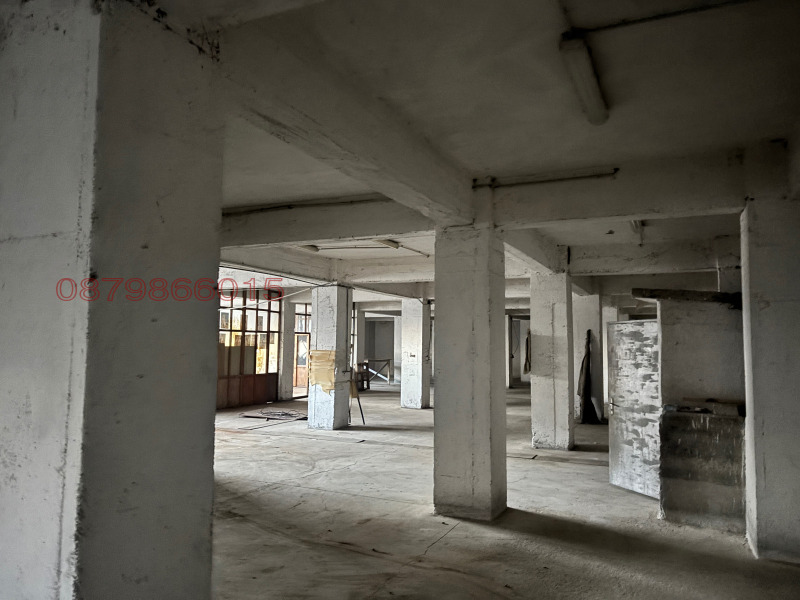 Дава под наем МАГАЗИН, гр. Петрич, област Благоевград, снимка 15 - Магазини - 52899141