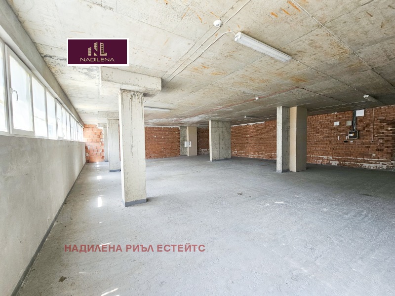 K pronájmu  Úložný prostor Sofia , Družba 2 , 247 m2 | 39131251 - obraz [2]