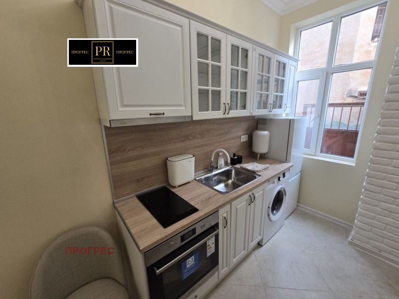 Дава под наем ЕТАЖ ОТ КЪЩА, гр. Пловдив, Център, снимка 2 - Етаж от къща - 52648402