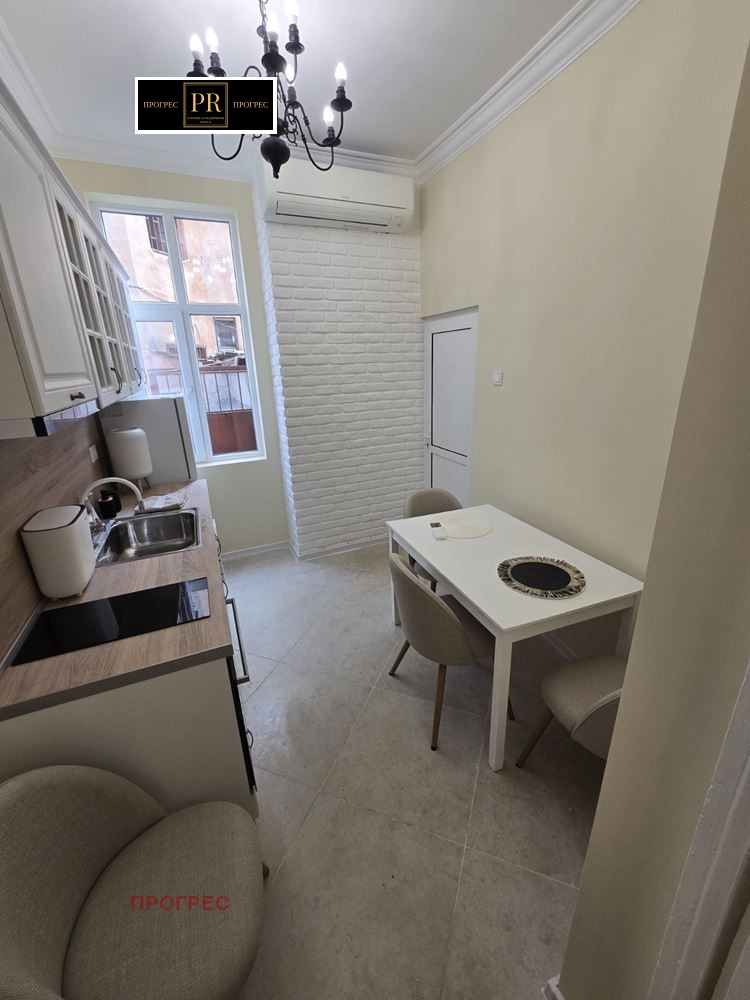 Дава под наем ЕТАЖ ОТ КЪЩА, гр. Пловдив, Център, снимка 5 - Етаж от къща - 52648402