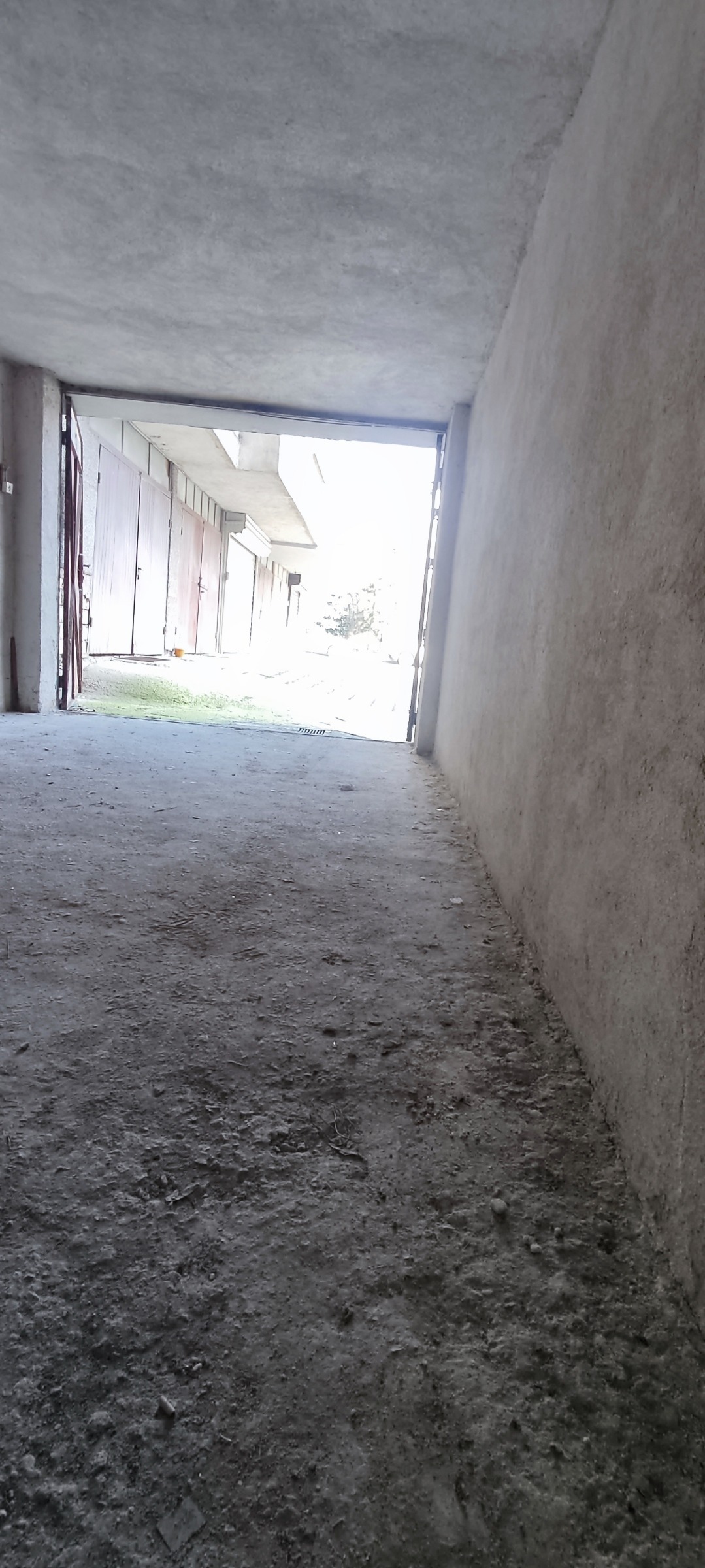 Дава под наем ГАРАЖ, ПАРКОМЯСТО, гр. Пловдив, Център