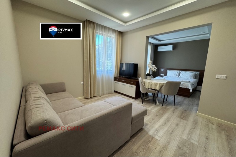Дава под Наем 2-СТАЕН в град София, Център - 40 кв.м / 800 € » 1 564.66 лв., РЕМАКС СИТИ
