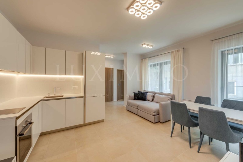 Дава под Наем 2-СТАЕН в град София, Център - 86 кв.м / 800 € » 1 564.66 лв., ЛУКСИММО