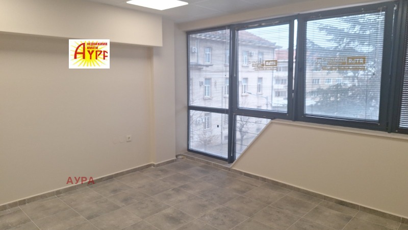 Дава под Наем ОФИС в град Враца, Център - 28 кв.м / 300 € » 586.75 лв., АУРА