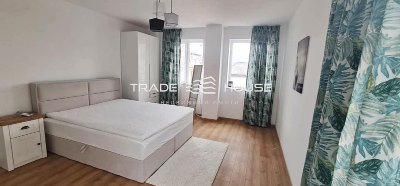 Zu vermieten  2 Schlafzimmer Plowdiw , Zentar , 95 qm | 29990019