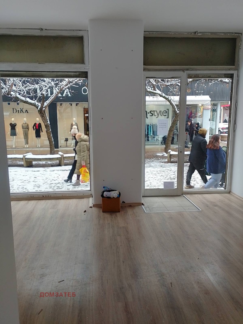 Дава под наем МАГАЗИН, гр. София, Център