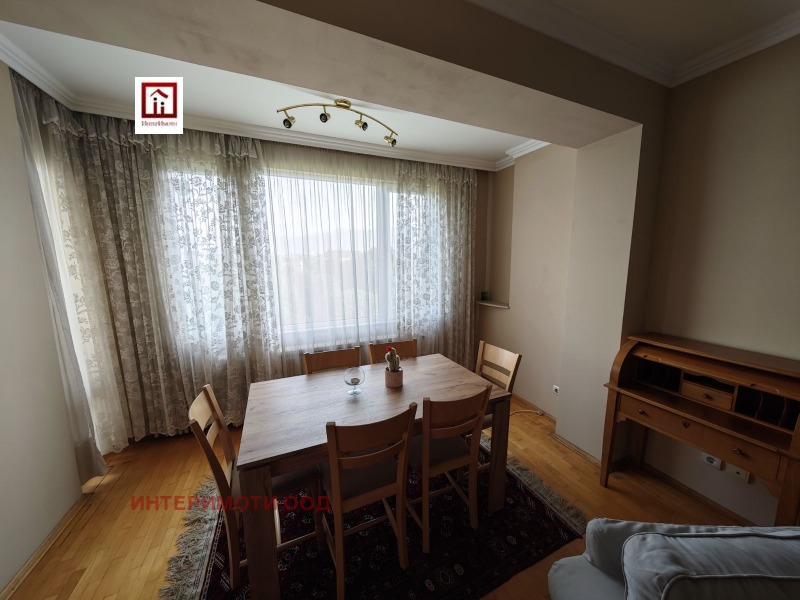 Издаје се  2 спаваће собе Софија , Центар , 118 м2 | 33660737