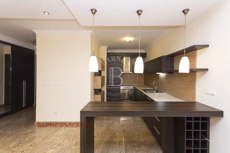 Дава под Наем 4-СТАЕН в град София, Изток - 250 кв.м / 1 400 € » 2 738.16 лв., БАРНС БЪЛГАРИЯ