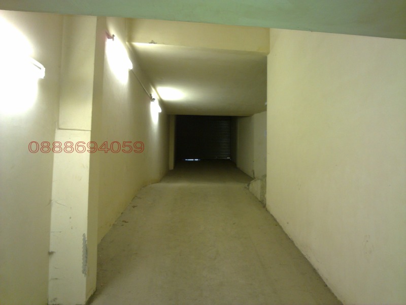 Дава под наем ГАРАЖ, ПАРКОМЯСТО, гр. София, Гео Милев, снимка 9 - Гаражи и паркоместа - 52693846