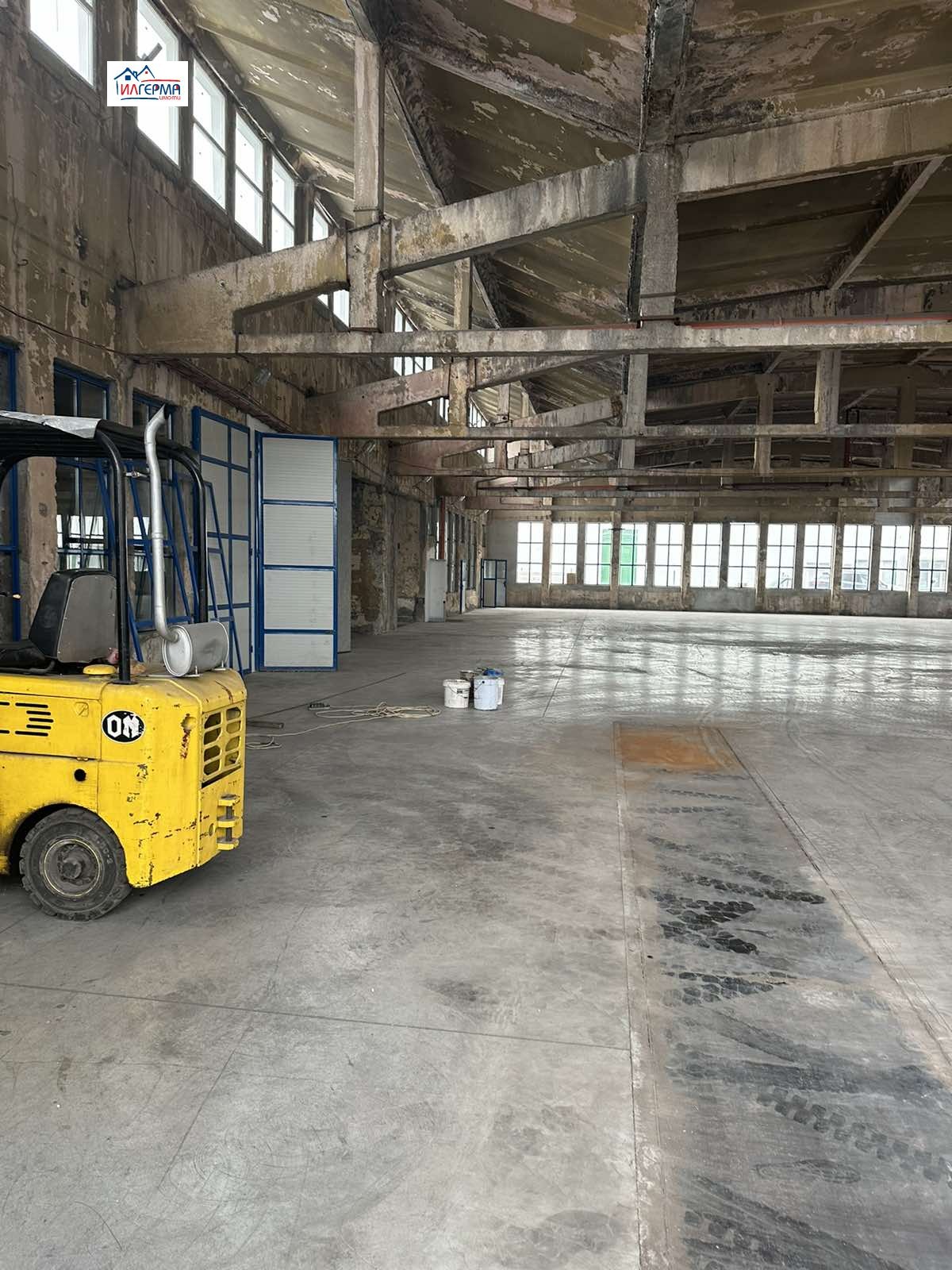 Дава под наем СКЛАД, гр. Перник, Изток, снимка 2 - Складове - 45636915