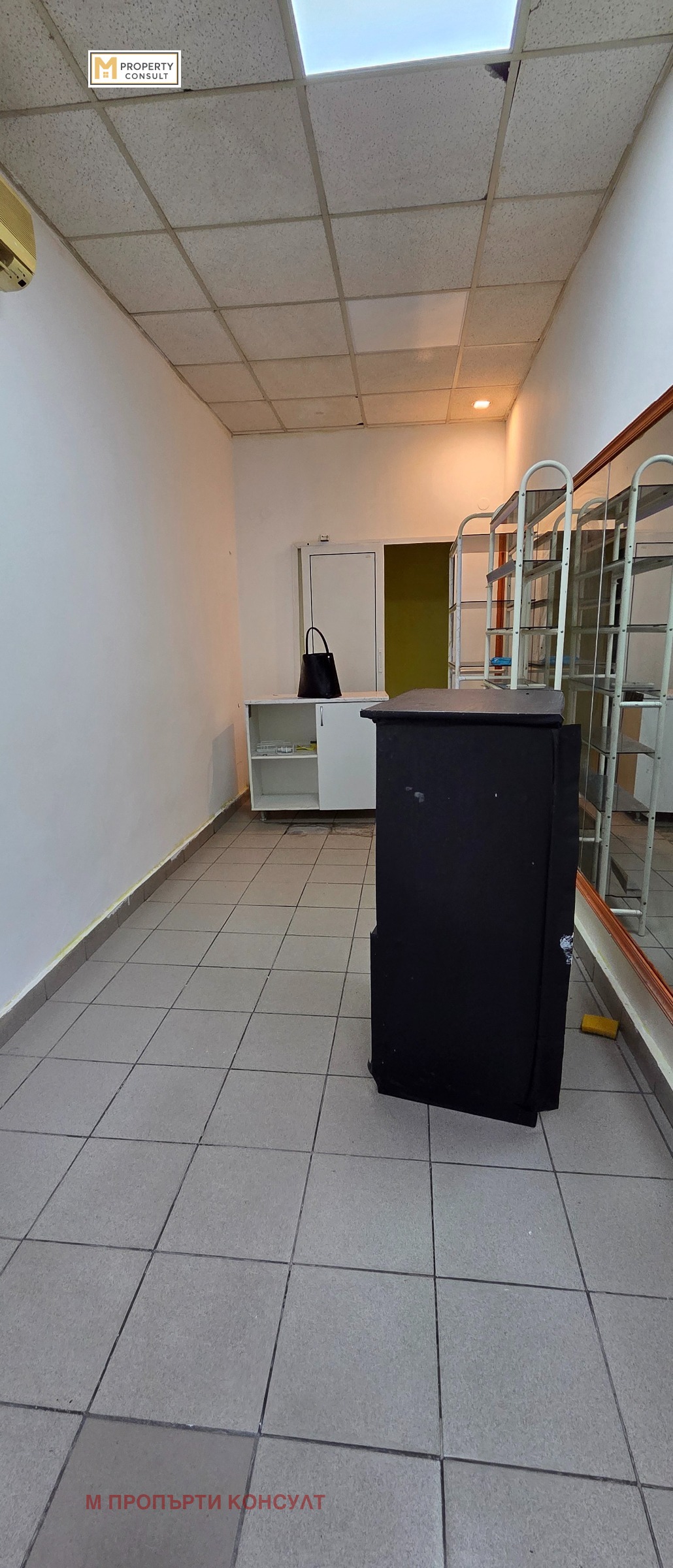 Дава под наем МАГАЗИН, гр. Плевен, Идеален център, снимка 2 - Магазини - 54254765