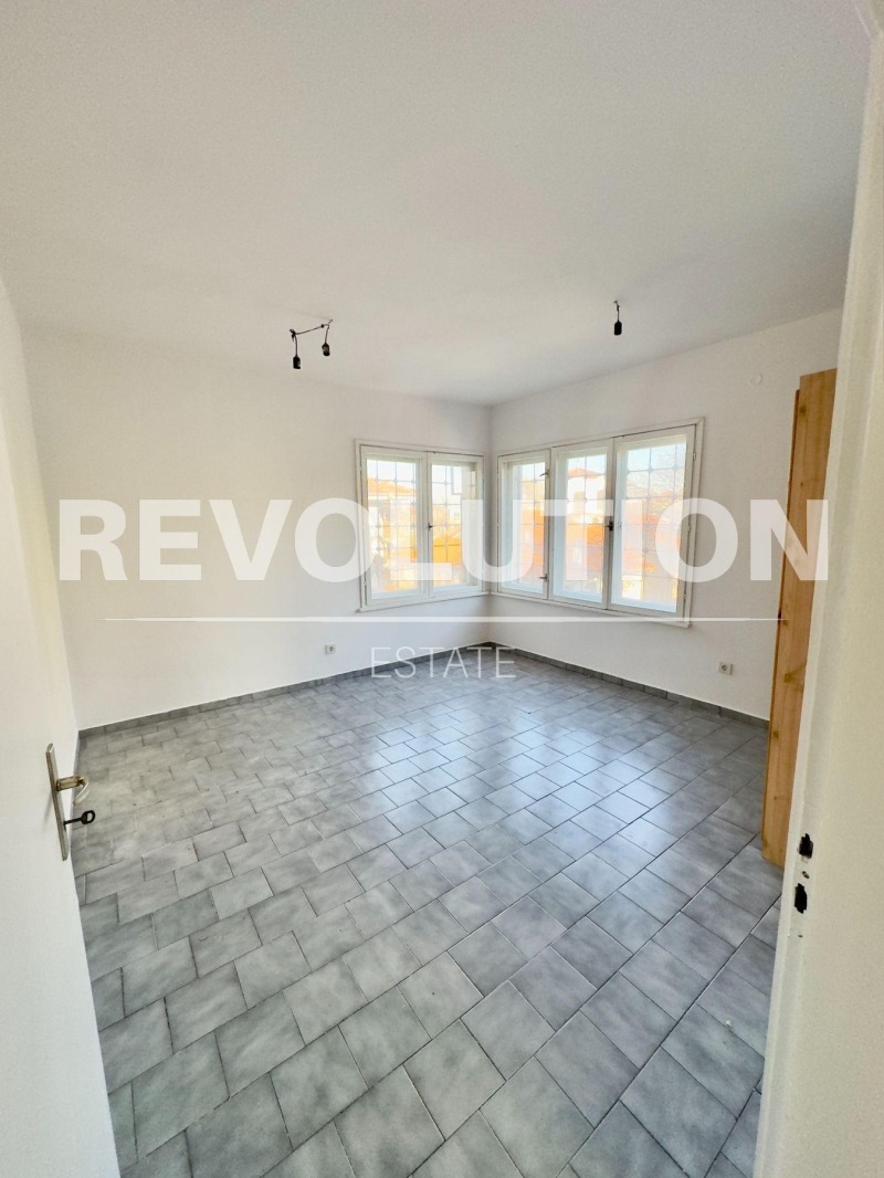 Дава под наем ЕТАЖ ОТ КЪЩА, гр. Пловдив, Център, снимка 2 - Етаж от къща - 53070025