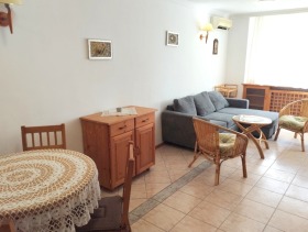 1 quarto Lazur, Burgas 1