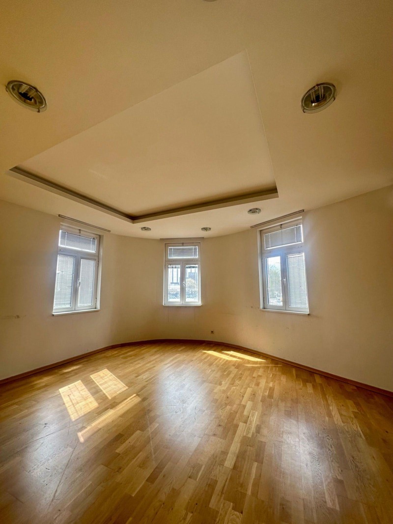 Дава под Наем ОФИС в град София, Център - 107 кв.м / 1 499 € » 2 931.79 лв., КАЛИСТА ЕСТЕЙТ ООД