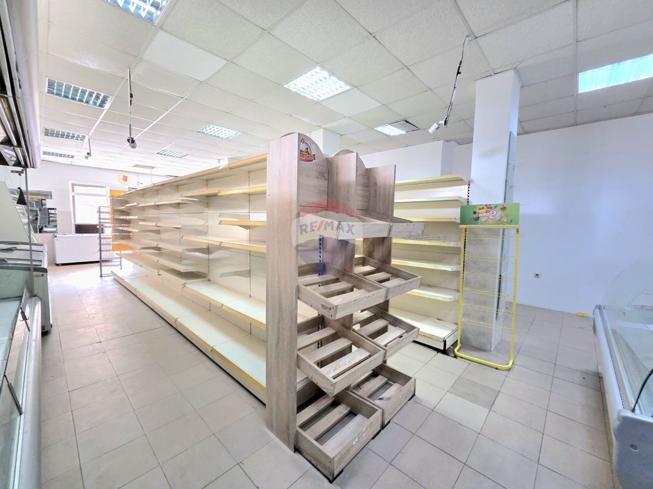 Дава под наем МАГАЗИН, гр. Варна, Цветен квартал, снимка 6 - Магазини - 53896658