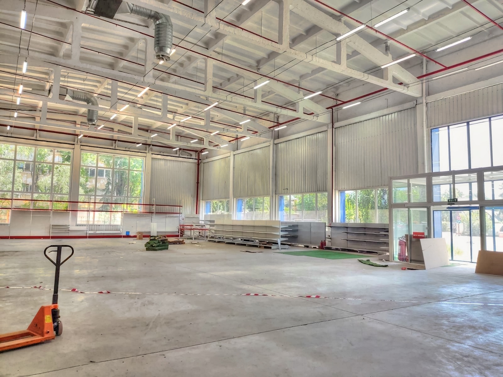 Дава под наем ПРОМ. ПОМЕЩЕНИЕ, гр. София, Горубляне, снимка 2 - Производствени сгради - 53947727