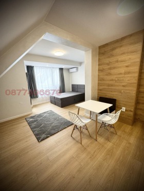 Estudio Shirok tsentar, Pleven 1