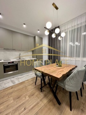 1 chambre Tsentar, Varna