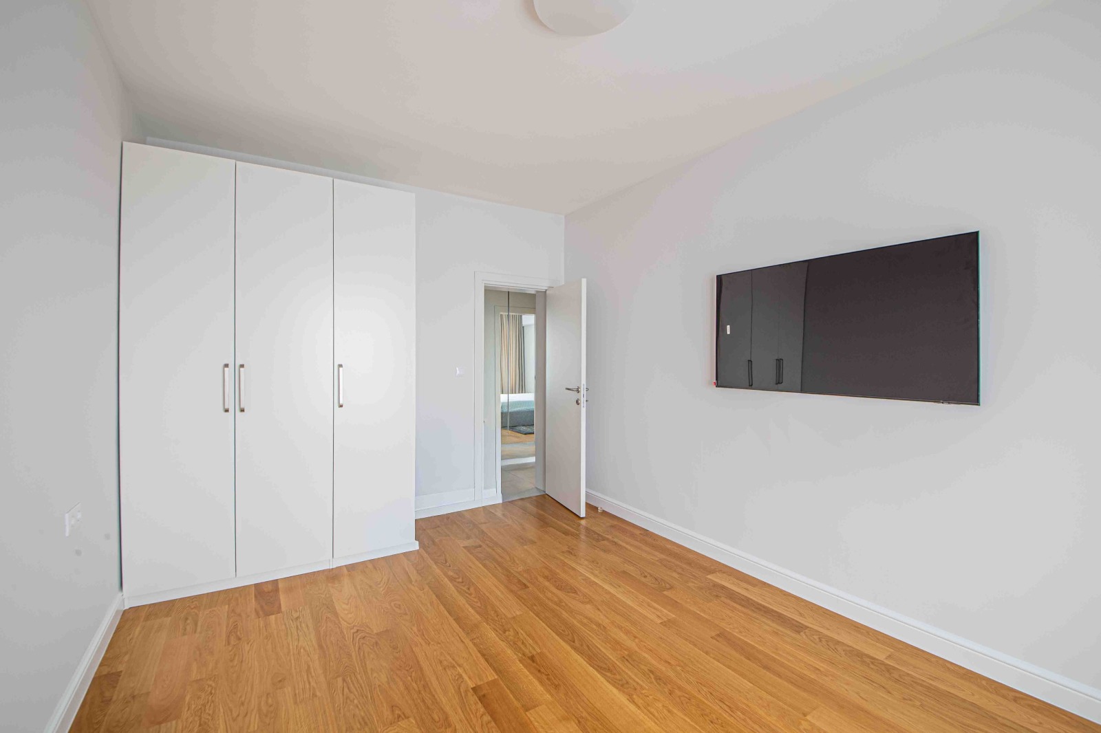 Дава под наем 3-СТАЕН, гр. София, Изгрев, снимка 9 - Апартаменти - 53947195