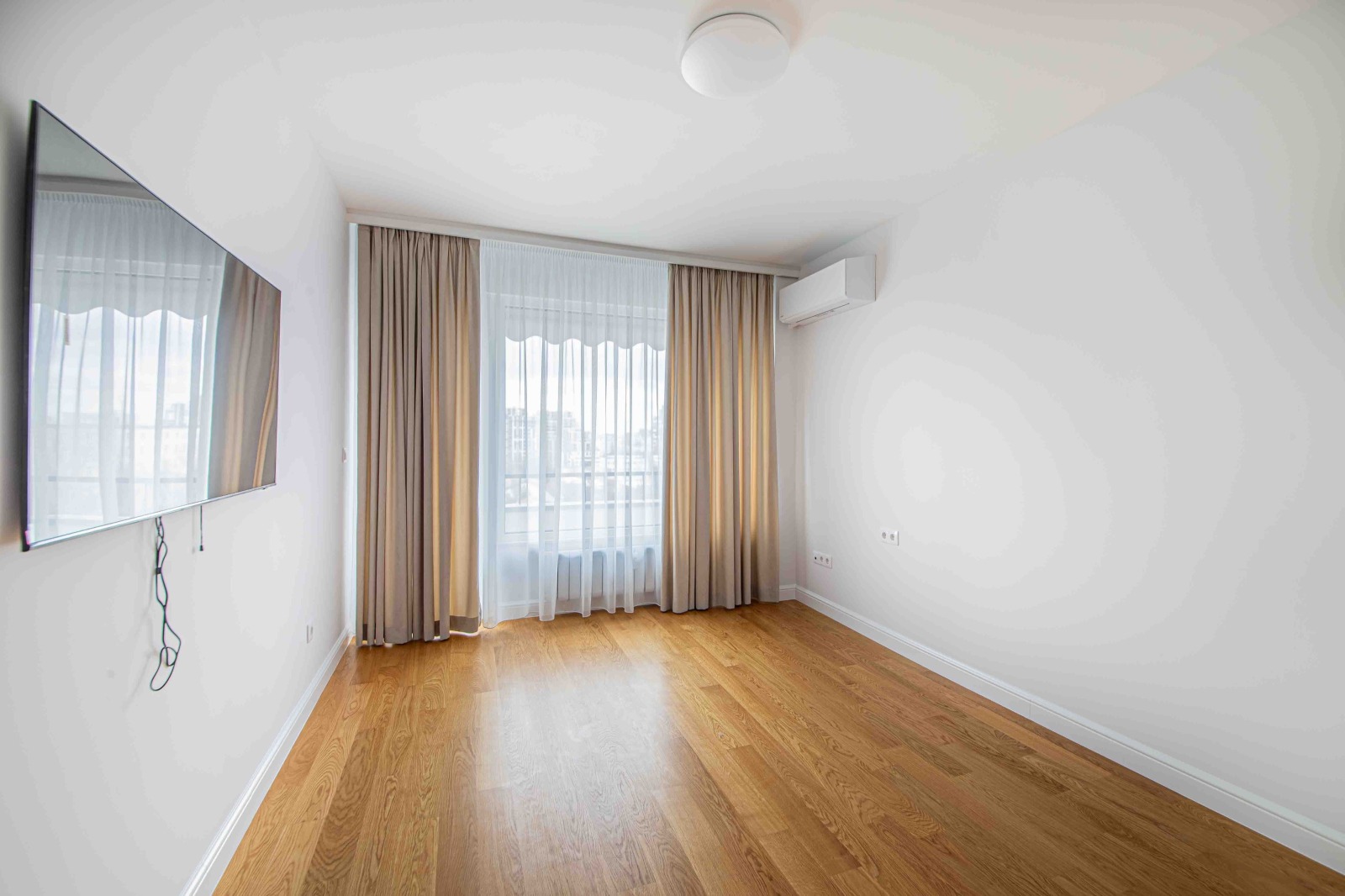 Дава под наем 3-СТАЕН, гр. София, Изгрев, снимка 8 - Апартаменти - 53947195