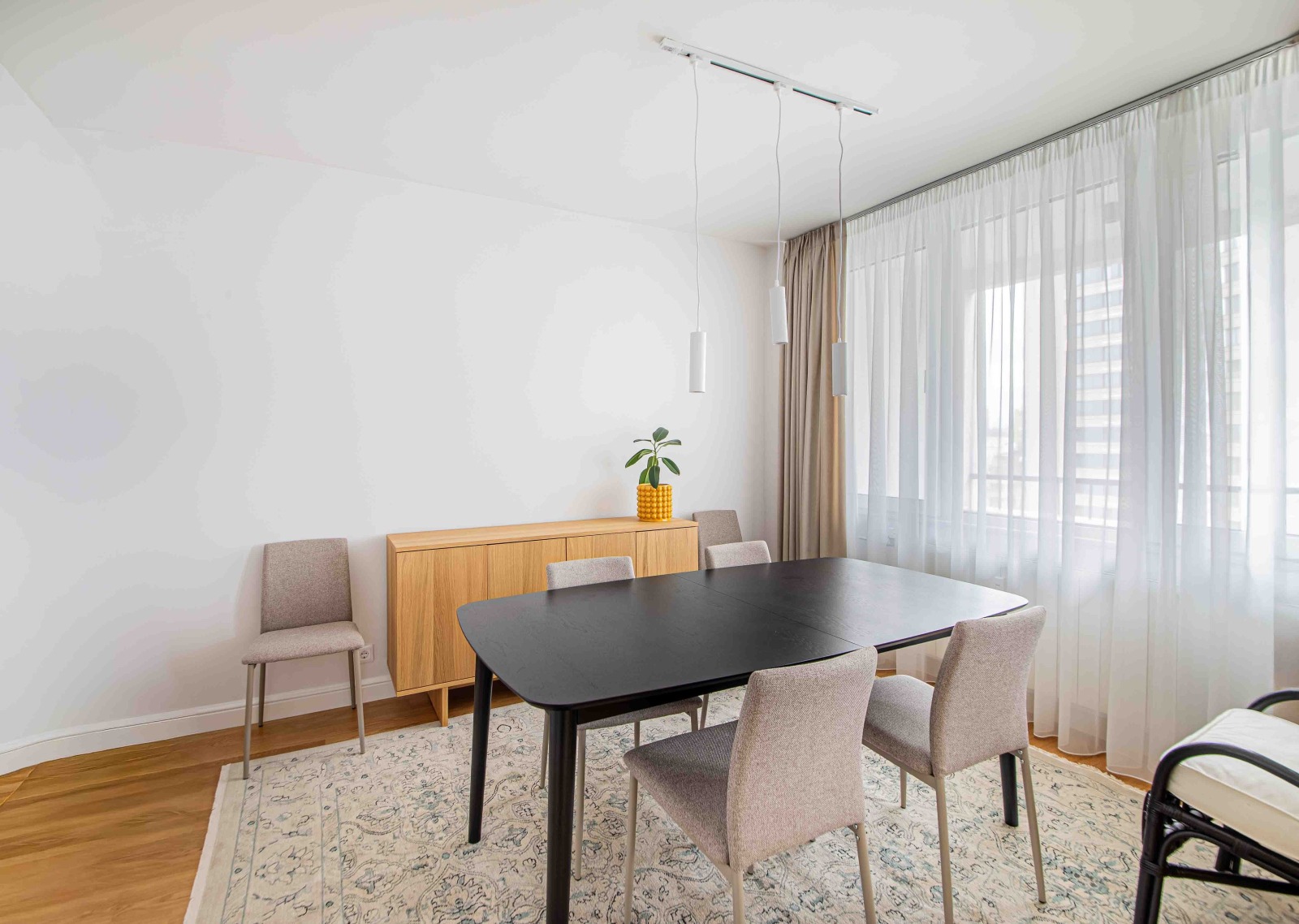 Дава под наем 3-СТАЕН, гр. София, Изгрев, снимка 3 - Апартаменти - 53947195