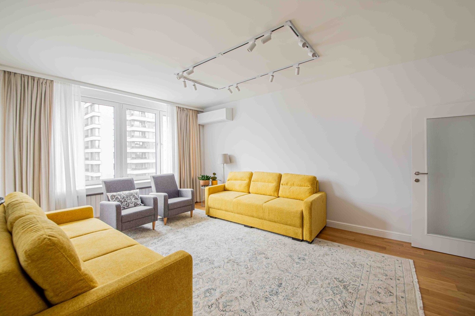 Дава под наем 3-СТАЕН, гр. София, Изгрев, снимка 2 - Апартаменти - 53947195