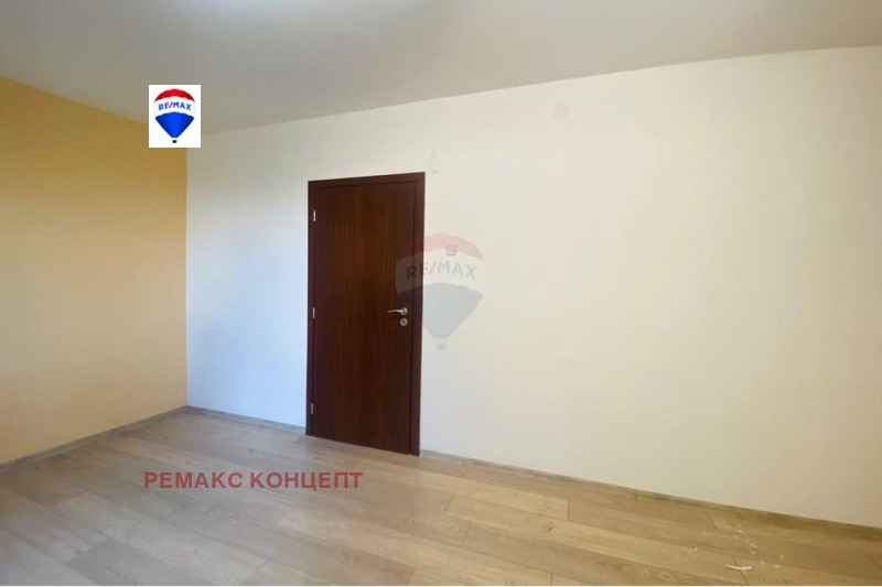 Дава под Наем ОФИС в град Шумен, Център - 40 кв.м / 153.39 € » 300 лв., РЕМАКС КОНЦЕПТ