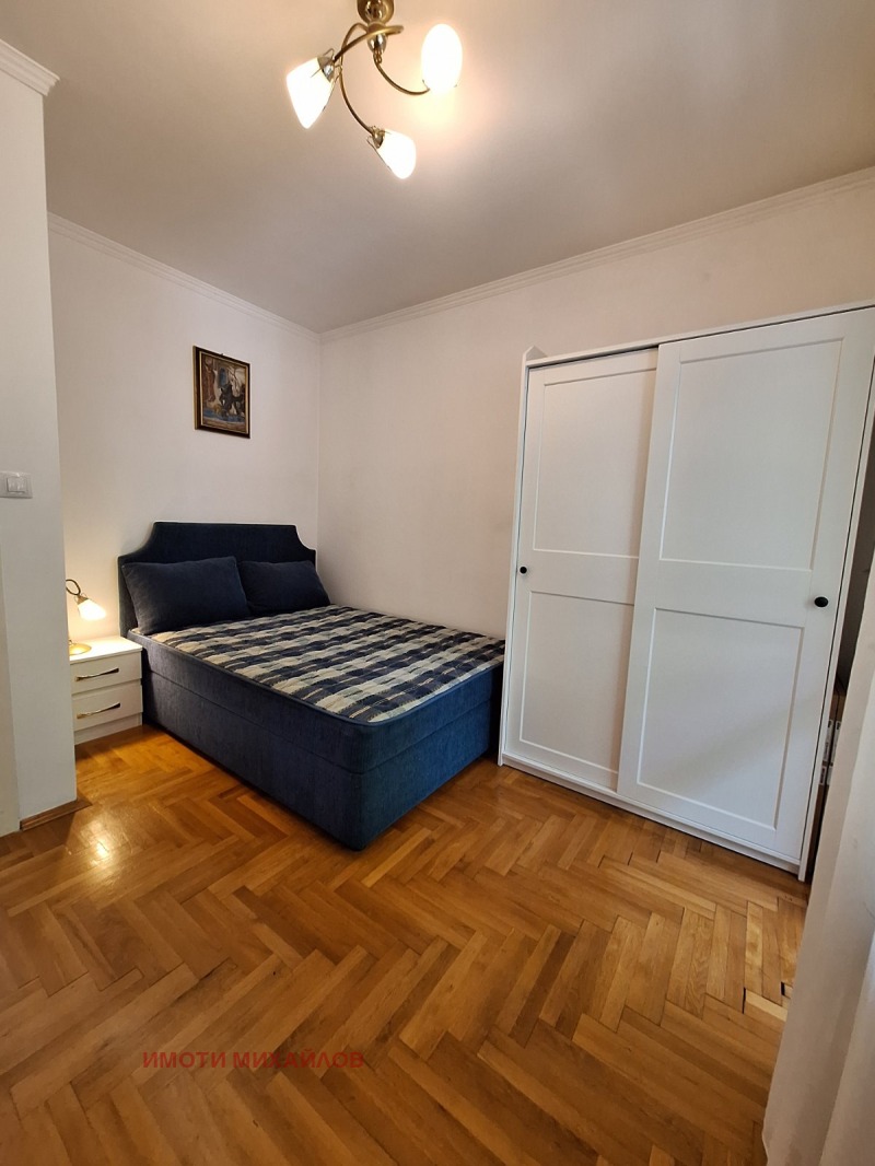 Zu vermieten  3 Schlafzimmer Sofia , Zentar , 135 qm | 77046100 - Bild [10]