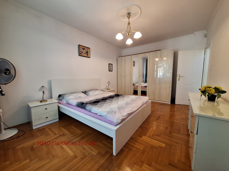 Zu vermieten  3 Schlafzimmer Sofia , Zentar , 135 qm | 77046100 - Bild [3]