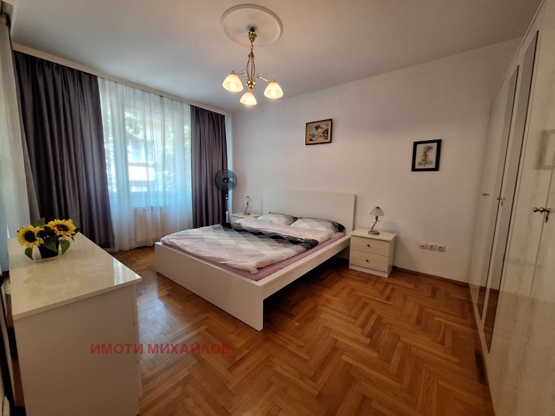 Zu vermieten  3 Schlafzimmer Sofia , Zentar , 135 qm | 77046100 - Bild [2]