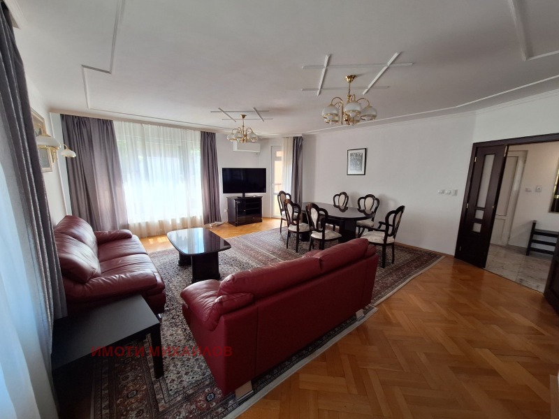 Zu vermieten  3 Schlafzimmer Sofia , Zentar , 135 qm | 77046100 - Bild [6]