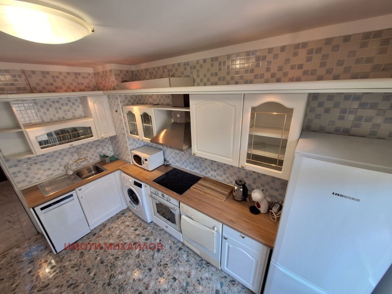 Zu vermieten  3 Schlafzimmer Sofia , Zentar , 135 qm | 77046100 - Bild [13]
