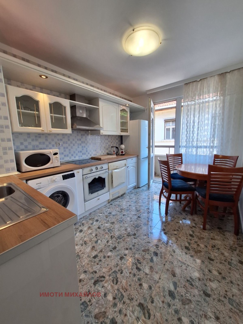 Zu vermieten  3 Schlafzimmer Sofia , Zentar , 135 qm | 77046100 - Bild [12]