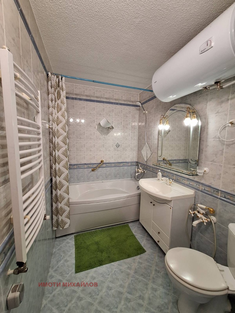Zu vermieten  3 Schlafzimmer Sofia , Zentar , 135 qm | 77046100 - Bild [11]