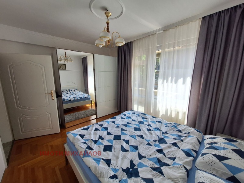 Zu vermieten  3 Schlafzimmer Sofia , Zentar , 135 qm | 77046100 - Bild [5]