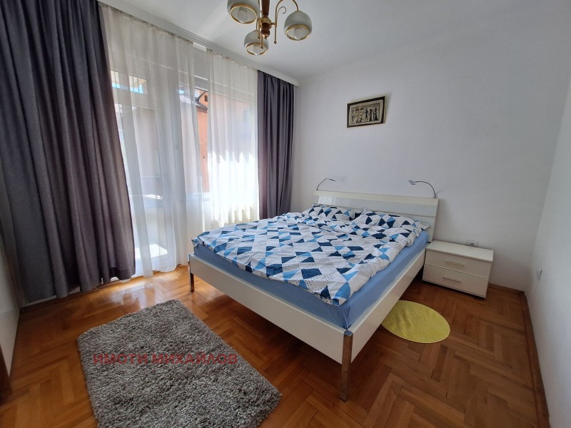 Zu vermieten  3 Schlafzimmer Sofia , Zentar , 135 qm | 77046100 - Bild [4]