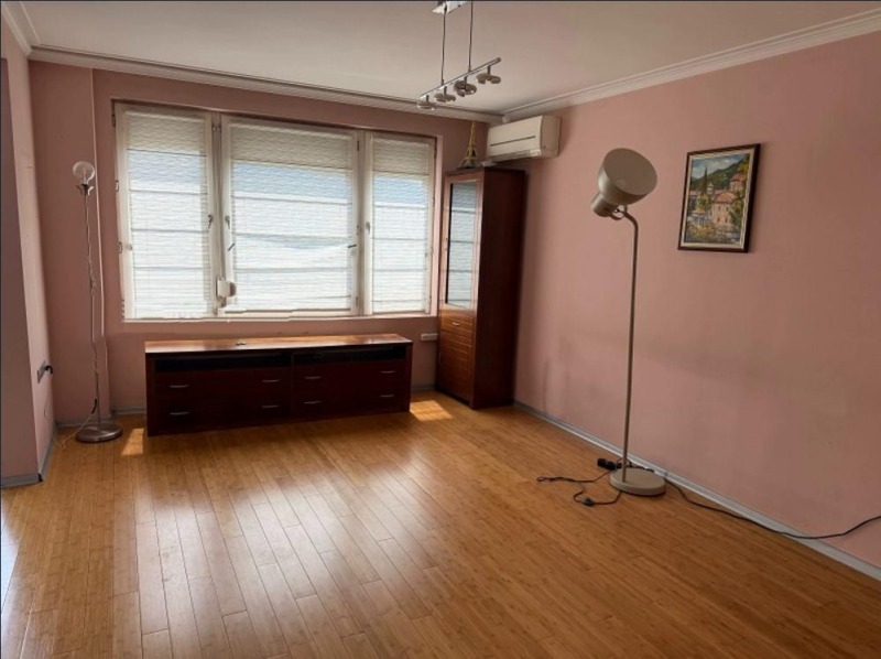 A louer  3 chambres Sofia , Iztok , 143 m² | 37829242 - image [3]