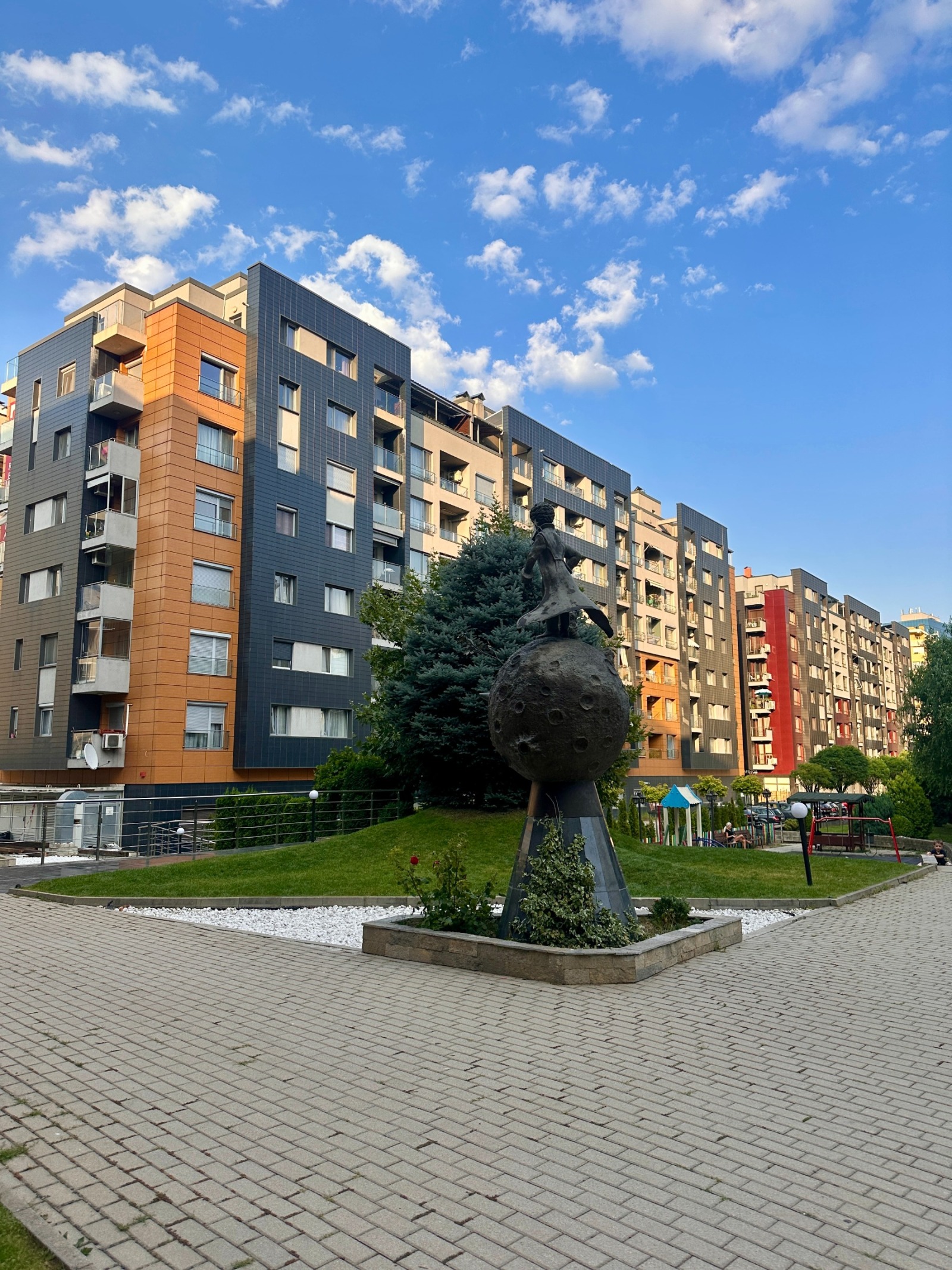 Дава под наем ГАРАЖ, ПАРКОМЯСТО, гр. София, Манастирски ливади, снимка 2 - Гаражи и паркоместа - 56114649