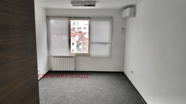 De inchiriat  Birou Sofia , Țentâr , 180 mp | 89298746 - imagine [3]