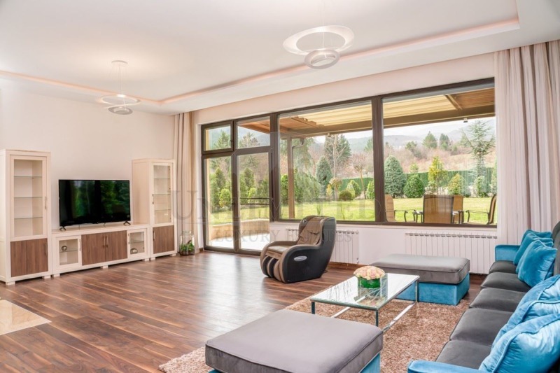 Издаје се  Кућа Софија , Малинова долина , 652 м2 | 73895246 - слика [14]