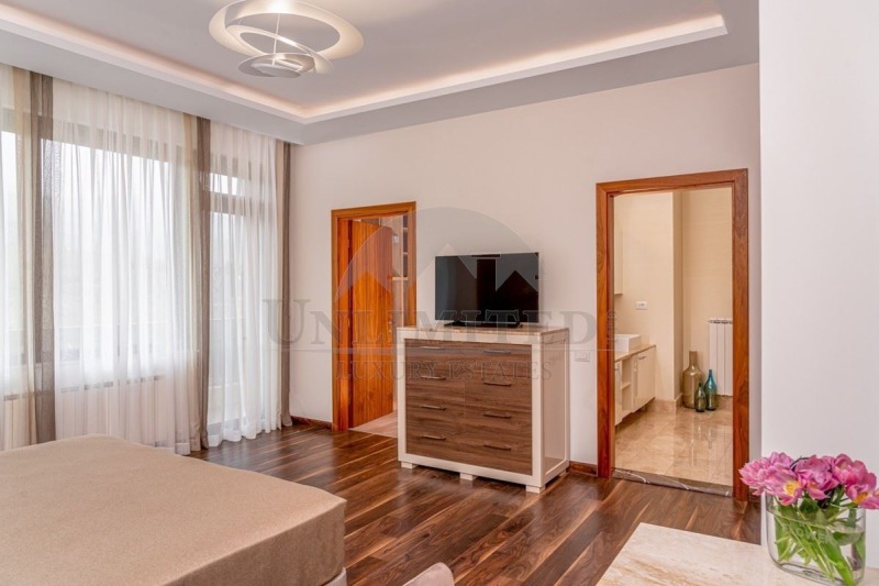 Издаје се  Кућа Софија , Малинова долина , 652 м2 | 73895246 - слика [11]
