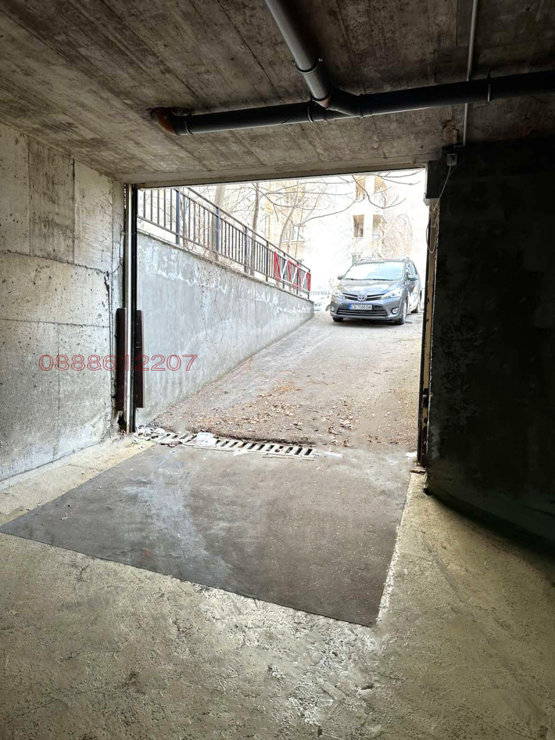 Дава под Наем ГАРАЖ в град София, Сухата река - 190 кв.м / 100 € » 195.58 лв.