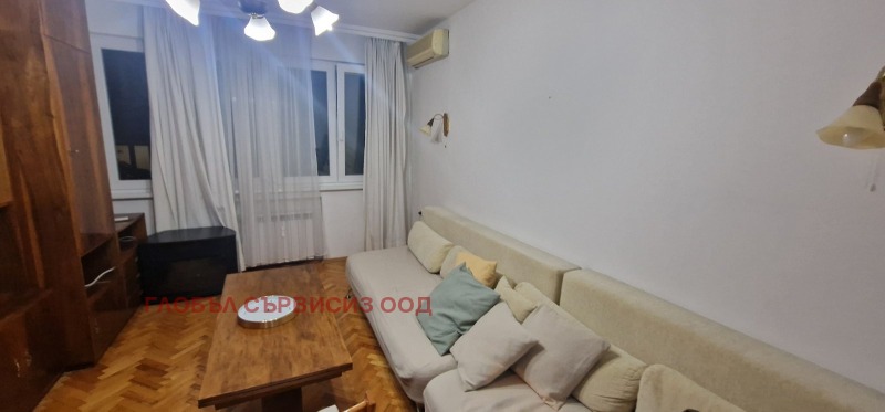 Дава под нем  2-стаен, град София, Център •  500 EUR • ID 52355813 — holmes.bg - [1] 