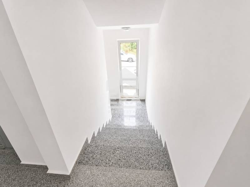 Дава под наем 2-СТАЕН, гр. Варна, м-т Пчелина, снимка 12 - Апартаменти - 54736651