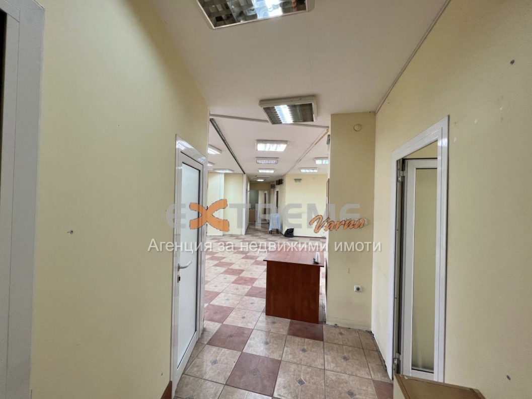 Дава под наем ОФИС, гр. Варна, ЖП Гара, снимка 2 - Офиси - 25227061