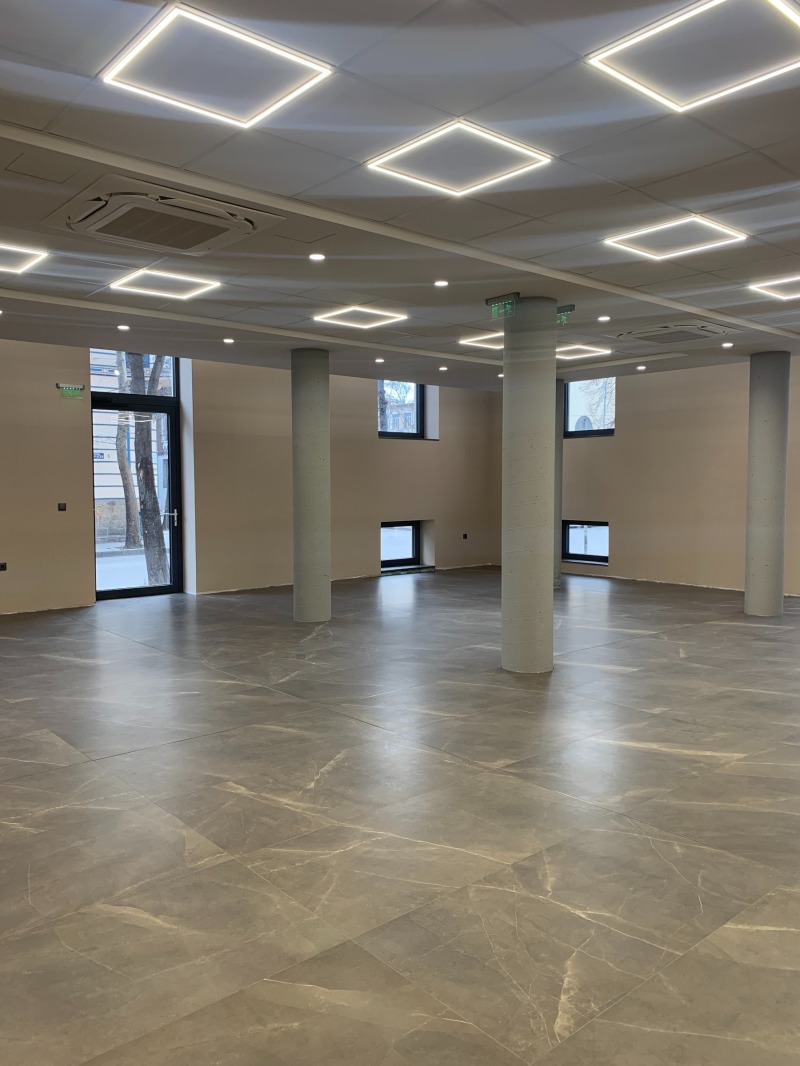 Дава под Наем ЗАВЕДЕНИЕ в град Пловдив, Център - 280 кв.м / 2 800 € » 5 476.32 лв., ЛИДЕРА